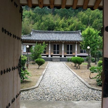 Hotel Goseong Choi Pilgan'S Old House Zewnętrze zdjęcie