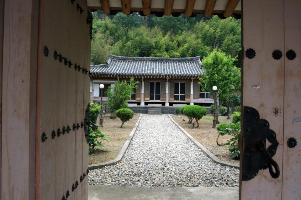 Hotel Goseong Choi Pilgan'S Old House Zewnętrze zdjęcie