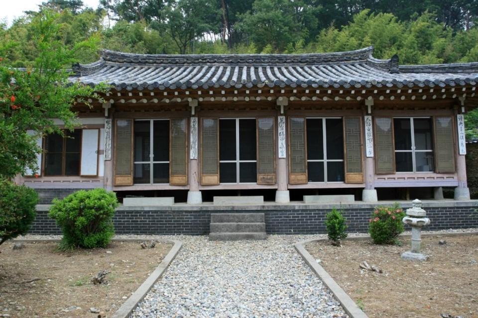 Hotel Goseong Choi Pilgan'S Old House Zewnętrze zdjęcie